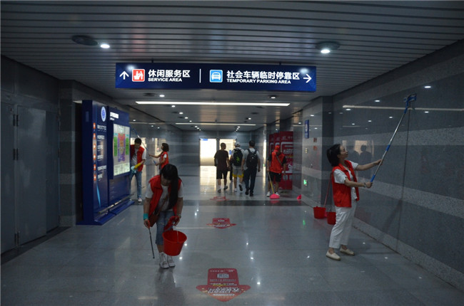 城投集團(tuán)開展“創(chuàng)衛(wèi)迎暗訪、全城大掃除”主題志愿活動(dòng)