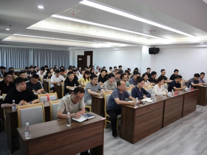 市城投集團(tuán)召開中央八項(xiàng)規(guī)定精神學(xué)習(xí)教育專題黨課